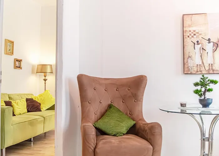 Cozy 2br Apt, Steps To Belvedere & Center * Vienna