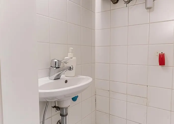 Apartment Cozy 2br Apt, Steps To Belvedere & Center *