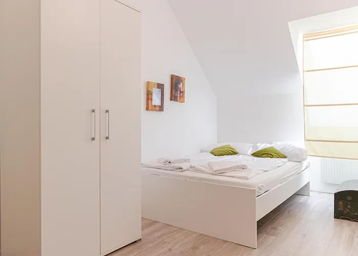 Apartment Cozy 2br Apt, Steps To Belvedere & Center Vienna