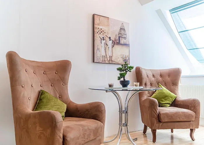 Cozy 2br Apt, Steps To Belvedere & Center Vienna